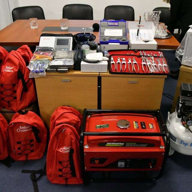 Entrega de equipamientos a Saps
